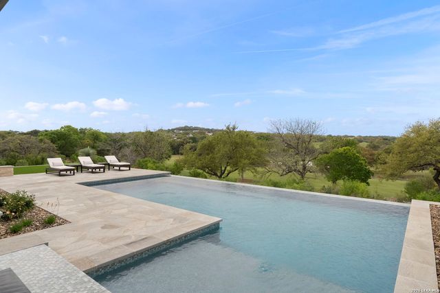 3672 Clubs Dr, Boerne, TX 78006