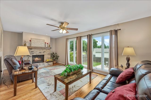 641 Devonshire Lane, Crystal Lake, IL 60014