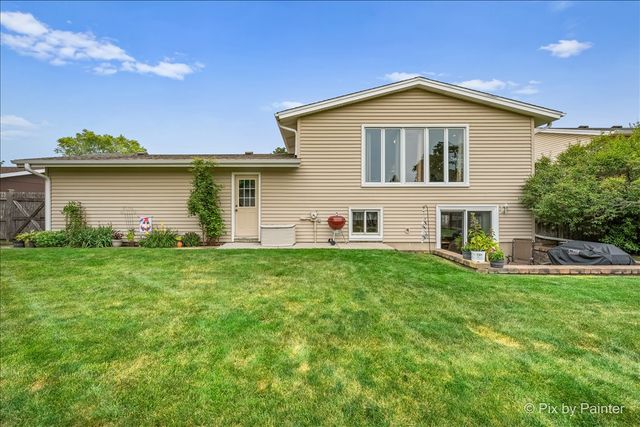 641 Devonshire Lane, Crystal Lake, IL 60014
