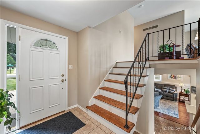 641 Devonshire Lane, Crystal Lake, IL 60014
