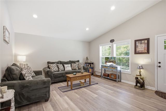 109 Ledbetter Lane, Walhalla, SC 29691