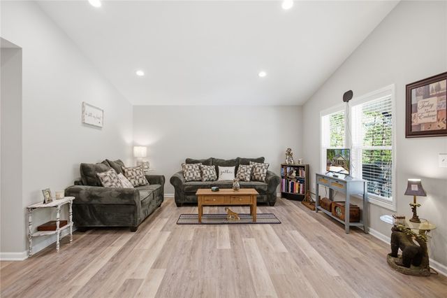 109 Ledbetter Lane, Walhalla, SC 29691