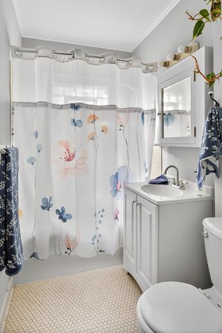 1599 Juno Avenue, Saint Paul, MN 55116