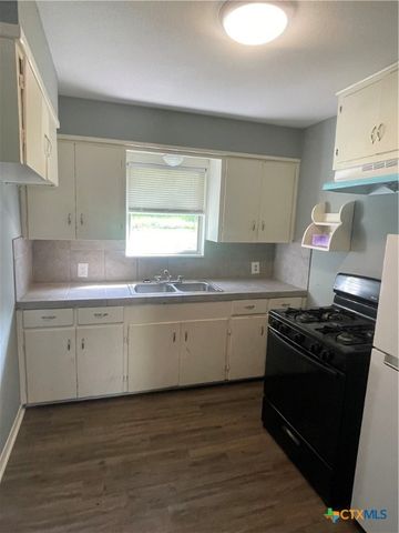 704 E 2nd Street, Victoria, TX 77901