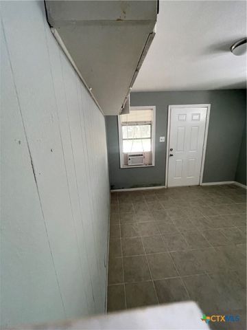 704 E 2nd Street, Victoria, TX 77901
