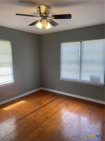 704 E 2nd Street, Victoria, TX 77901