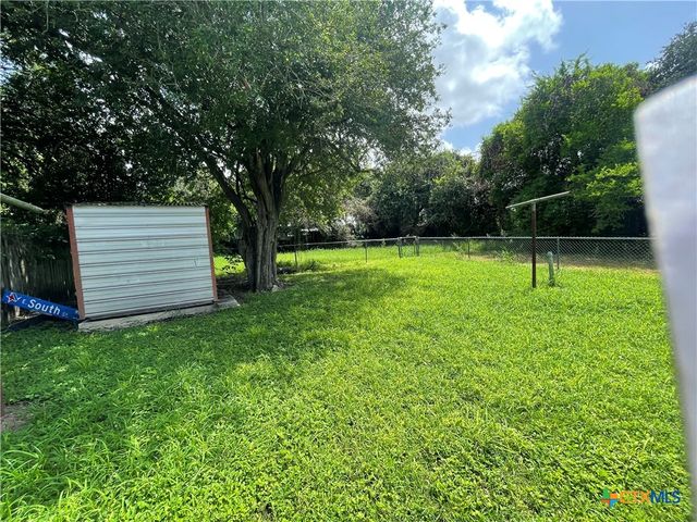 704 E 2nd Street, Victoria, TX 77901