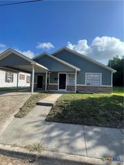704 E 2nd Street, Victoria, TX 77901