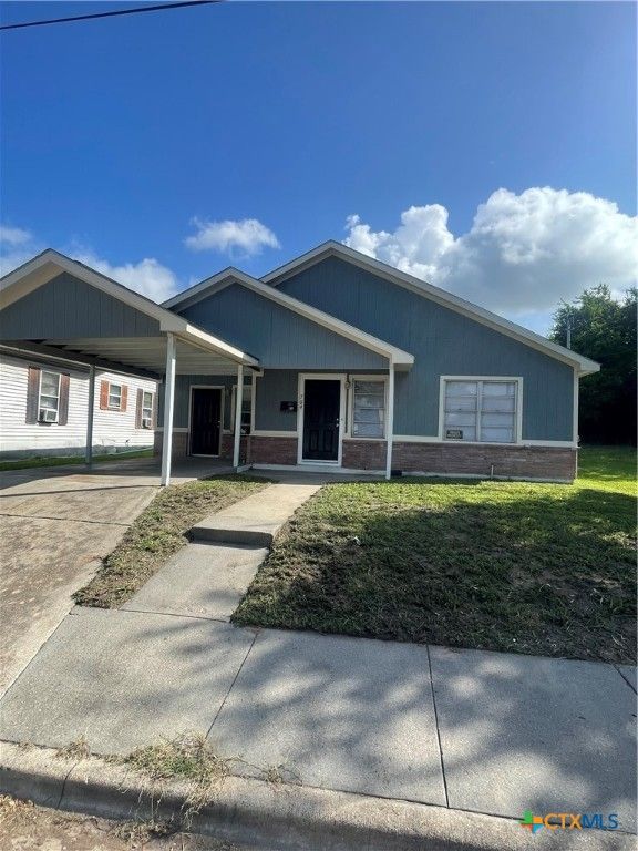 704 E 2nd Street, Victoria, TX 77901