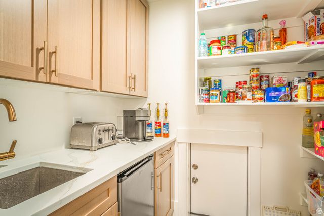 170 W DAWSON, Layton, UT 84041