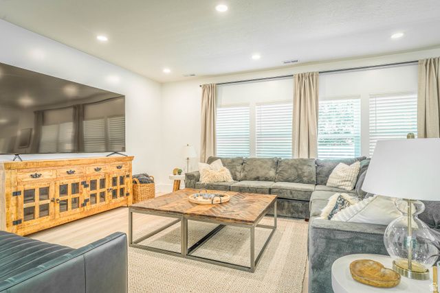 170 W DAWSON, Layton, UT 84041