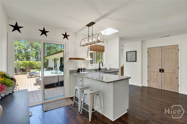 707 White Bluff Avenue, Savannah, GA 31419