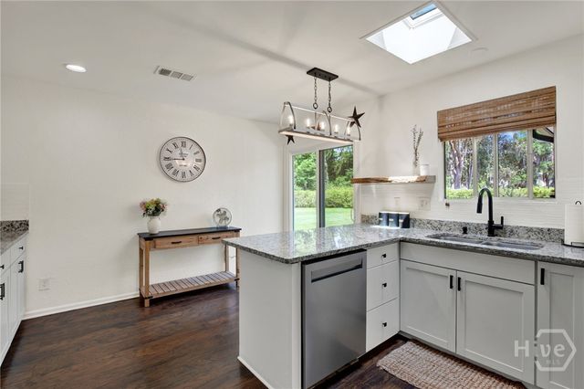 707 White Bluff Avenue, Savannah, GA 31419
