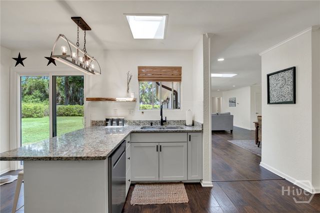 707 White Bluff Avenue, Savannah, GA 31419