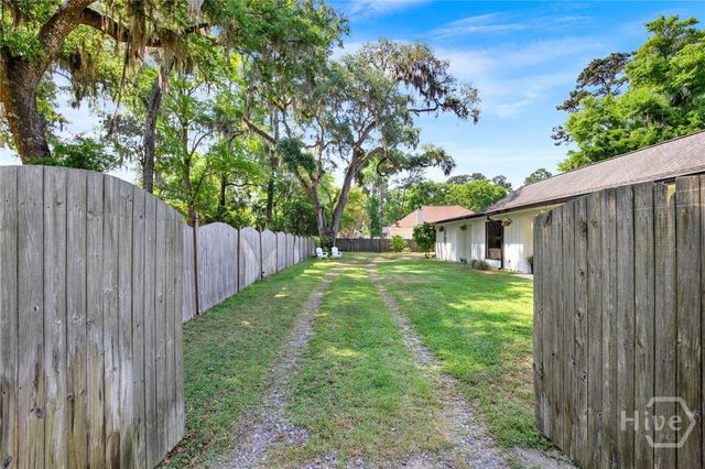 707 White Bluff Avenue, Savannah, GA 31419