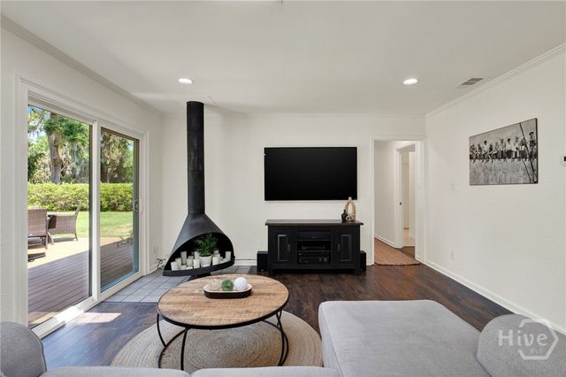 707 White Bluff Avenue, Savannah, GA 31419