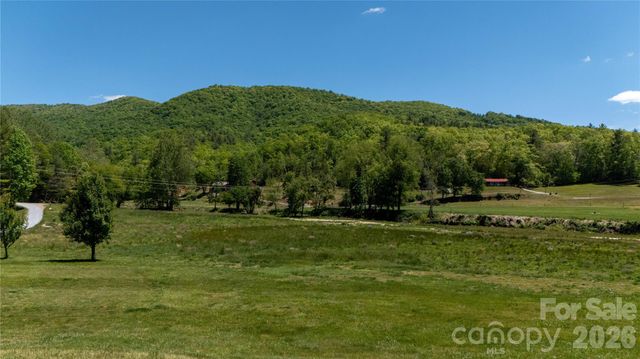 93 Franklin Crest Road, Spruce Pine, NC 28777