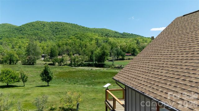93 Franklin Crest Road, Spruce Pine, NC 28777