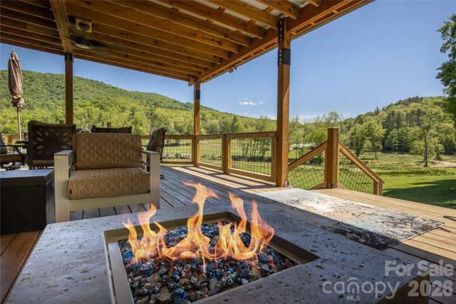 93 Franklin Crest Road, Spruce Pine, NC 28777