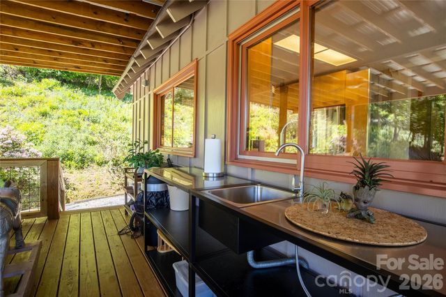 93 Franklin Crest Road, Spruce Pine, NC 28777