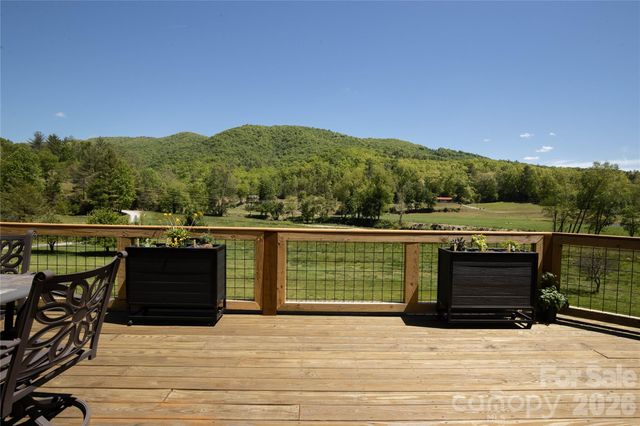 93 Franklin Crest Road, Spruce Pine, NC 28777