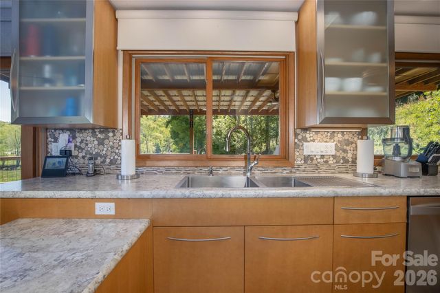 93 Franklin Crest Road, Spruce Pine, NC 28777