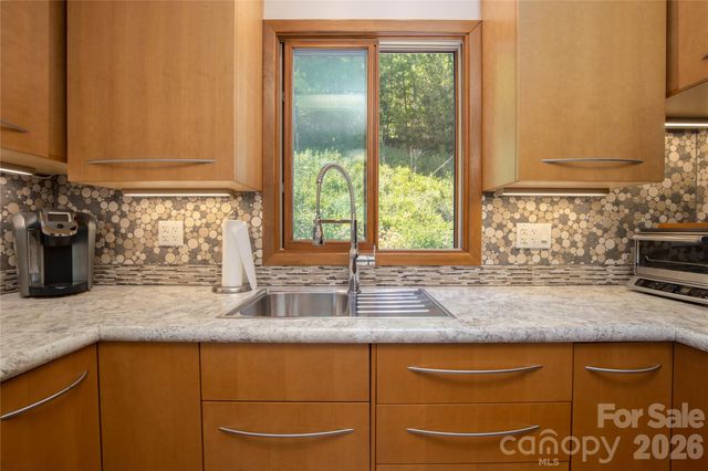 93 Franklin Crest Road, Spruce Pine, NC 28777
