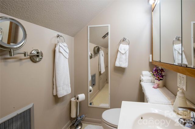 93 Franklin Crest Road, Spruce Pine, NC 28777