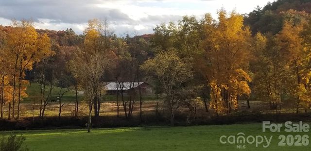 93 Franklin Crest Road, Spruce Pine, NC 28777