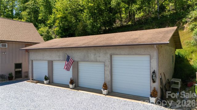 93 Franklin Crest Road, Spruce Pine, NC 28777