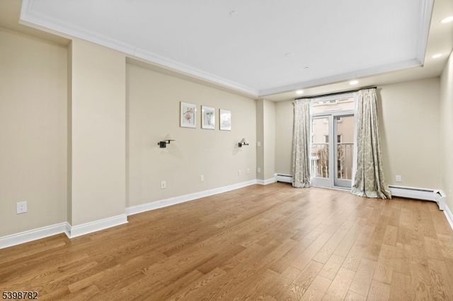 208 Shearwater Ct 15, Jersey City, NJ 07305