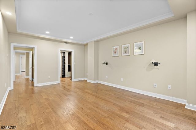 208 Shearwater Ct 15, Jersey City, NJ 07305