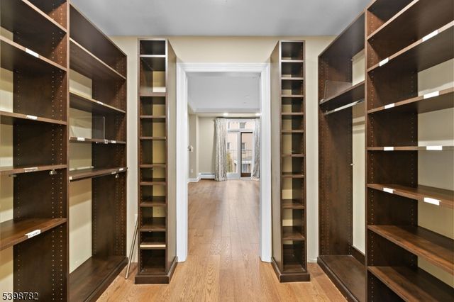 208 Shearwater Ct 15, Jersey City, NJ 07305