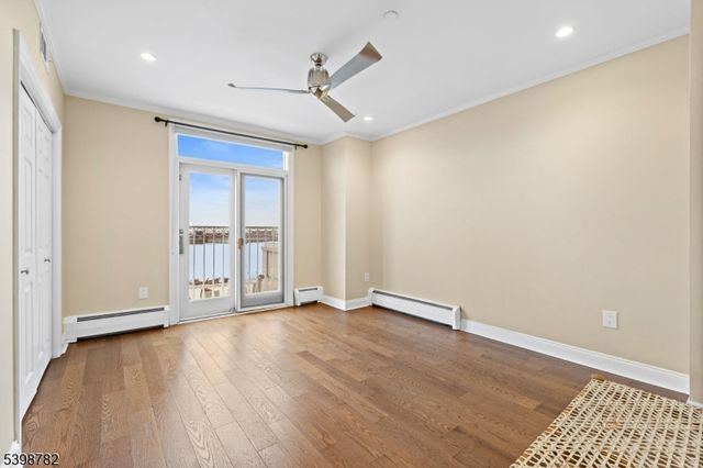 208 Shearwater Ct 15, Jersey City, NJ 07305