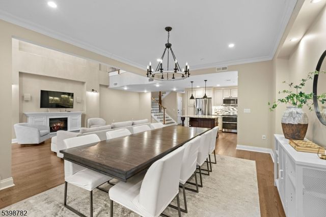 208 Shearwater Ct 15, Jersey City, NJ 07305