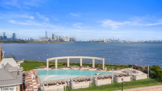 208 Shearwater Ct 15, Jersey City, NJ 07305