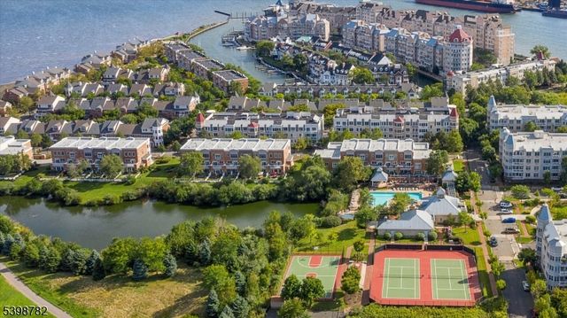 208 Shearwater Ct 15, Jersey City, NJ 07305