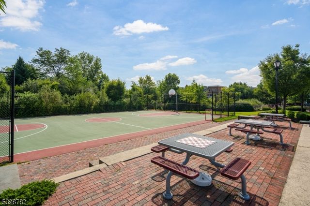 208 Shearwater Ct 15, Jersey City, NJ 07305