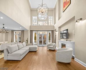 208 Shearwater Ct 15, Jersey City, NJ 07305