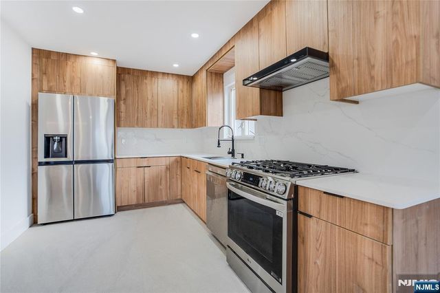 100 E Harwood Terrace, Palisades Park, NJ 07650