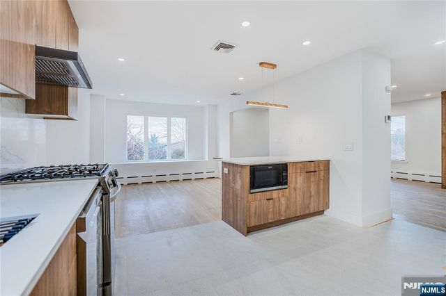 100 E Harwood Terrace, Palisades Park, NJ 07650