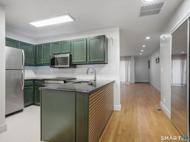 170 Forest Street 9, Stamford, CT 06901