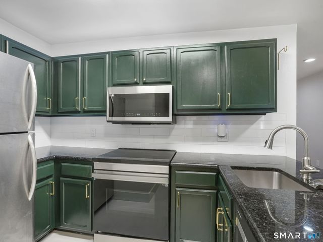 170 Forest Street 9, Stamford, CT 06901