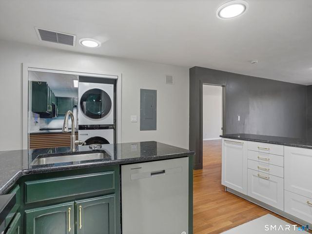 170 Forest Street 9, Stamford, CT 06901