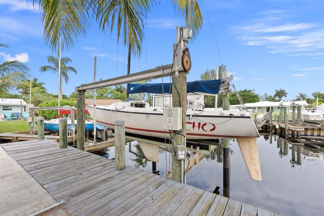 1749 SW Coxswain Place, Palm City, FL 34990
