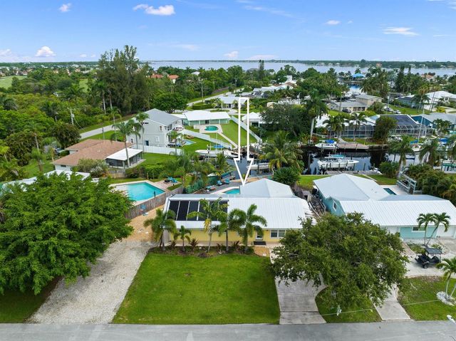 1749 SW Coxswain Place, Palm City, FL 34990