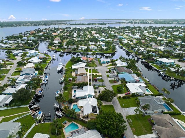 1749 SW Coxswain Place, Palm City, FL 34990