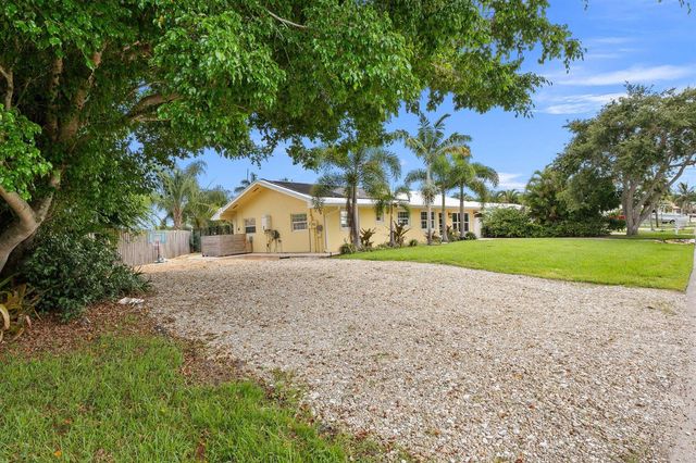 1749 SW Coxswain Place, Palm City, FL 34990