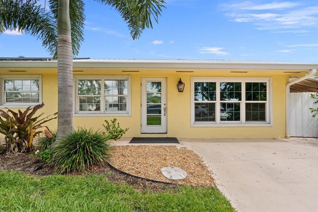 1749 SW Coxswain Place, Palm City, FL 34990