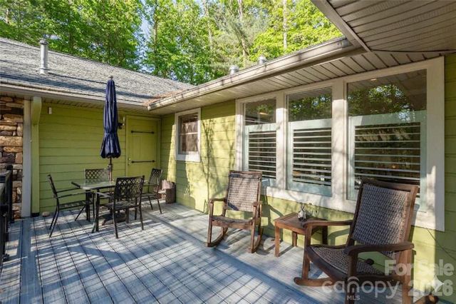 128 Camellia Way, Hendersonville, NC 28739
